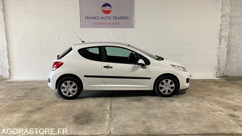 Peugeot 207 AFFAIRE 1.4 HDI 70 CV DERIV VP 233 220km 2010 - Coche: foto 1 Peugeot 207 AFFAIRE 1.4 HDI 70 CV DERIV VP 233 220km 2010 - Coche: foto 1
