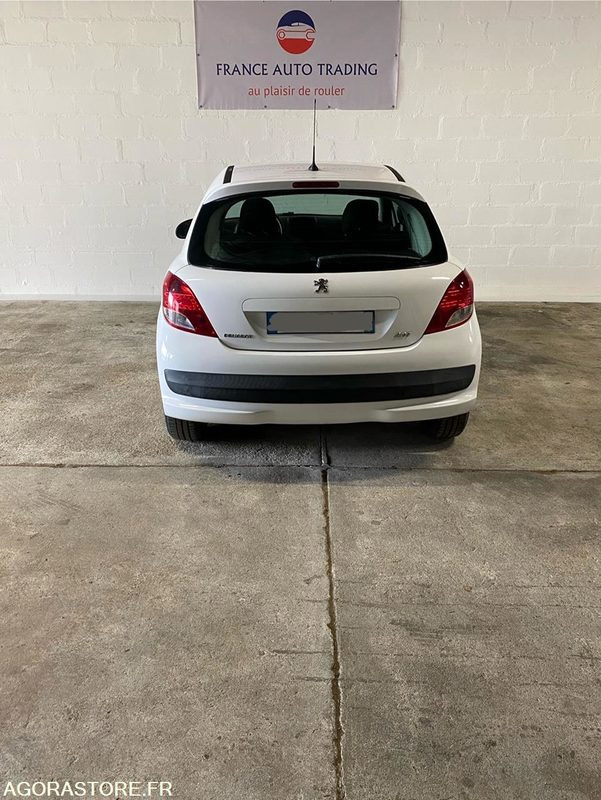 Peugeot 207 AFFAIRE 1.4 HDI 70 CV DERIV VP 233 220km 2010 - Coche: foto 4 Peugeot 207 AFFAIRE 1.4 HDI 70 CV DERIV VP 233 220km 2010 - Coche: foto 4