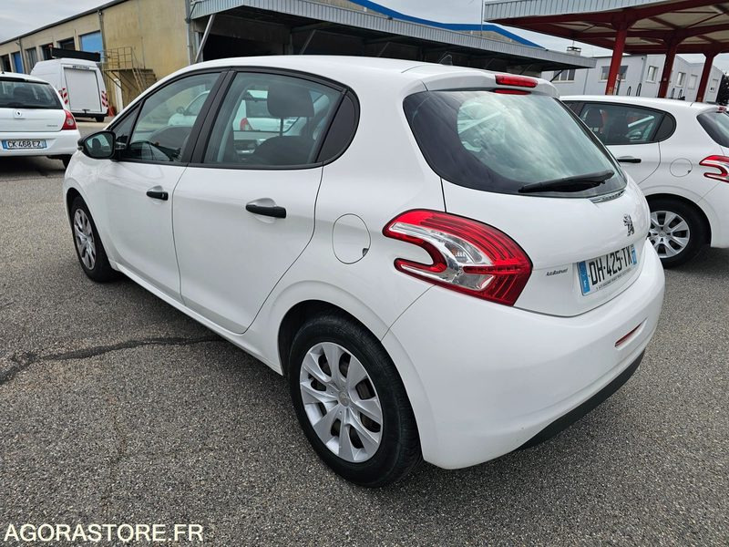 Peugeot 208 - 2014 - 134673km - DH425TX - Coche: foto 4 Peugeot 208 - 2014 - 134673km - DH425TX - Coche: foto 4