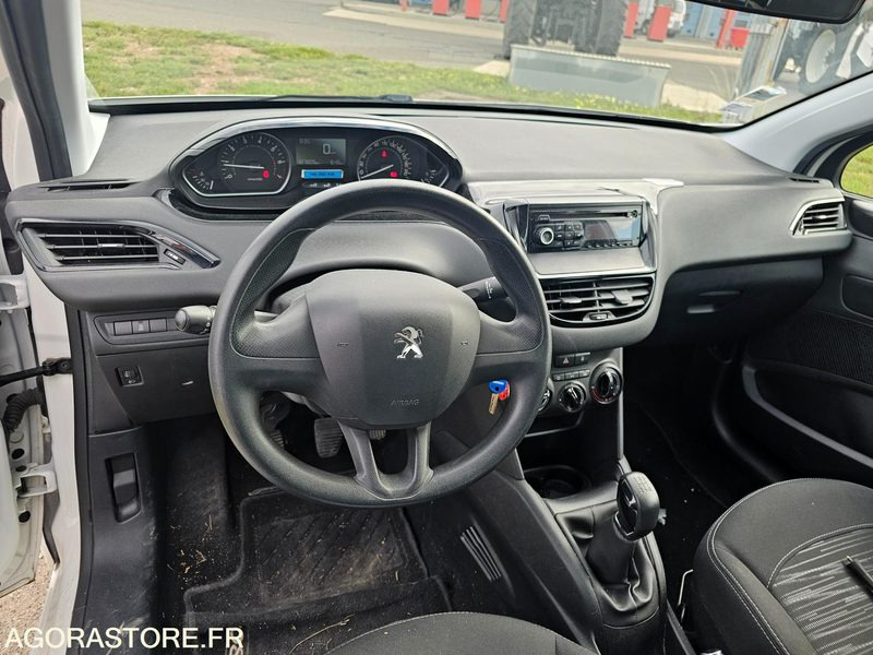 Peugeot 208 - 2015 - 187805km - DT142LK - Coche: foto 5 Peugeot 208 - 2015 - 187805km - DT142LK - Coche: foto 5