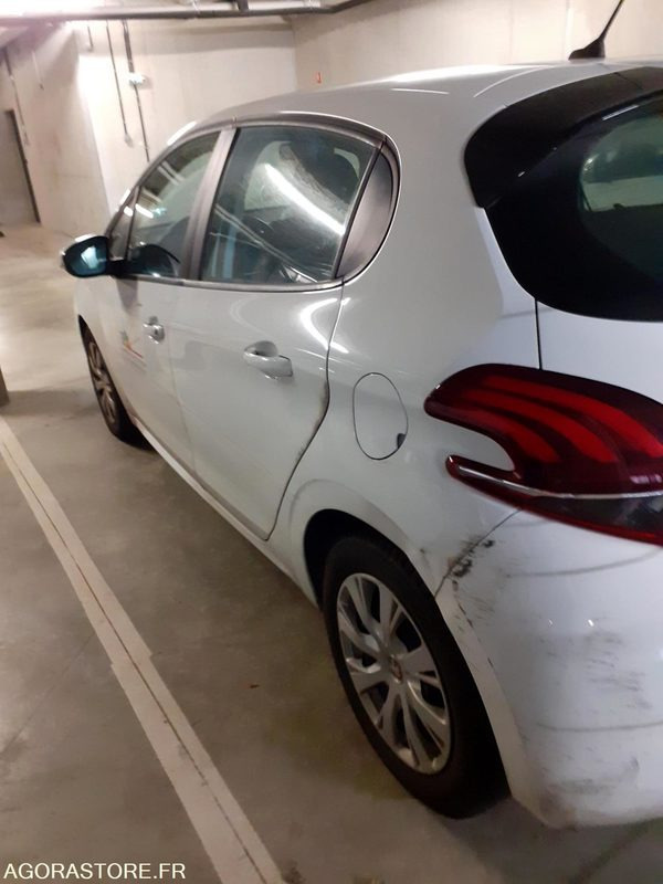 Peugeot 208 - 2015 - 210947kms - Coche: foto 3 Peugeot 208 - 2015 - 210947kms - Coche: foto 3
