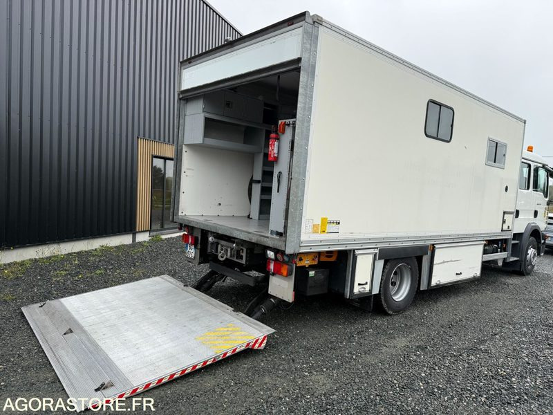 Porteur MAN TGM 15.250 cabine 7 places caisson base vie atelier hayon - 20500KM- - Camión caja cerrada: foto 3 Porteur MAN TGM 15.250 cabine 7 places caisson base vie atelier hayon - 20500KM- - Camión caja cerrada: foto 3