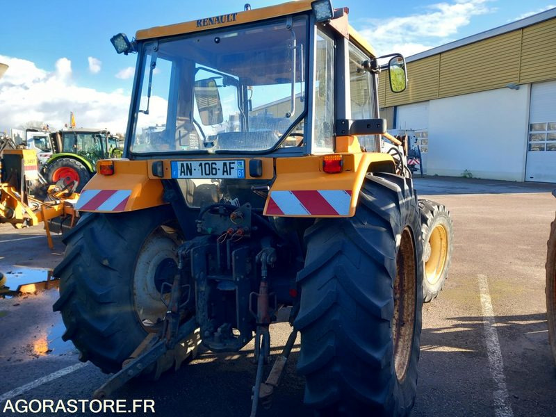 RENAULT CERES 335 AVEC CHARGEUR FAUCHEUX F2 (E2453-E3482) - Tractor: foto 4 RENAULT CERES 335 AVEC CHARGEUR FAUCHEUX F2 (E2453-E3482) - Tractor: foto 4