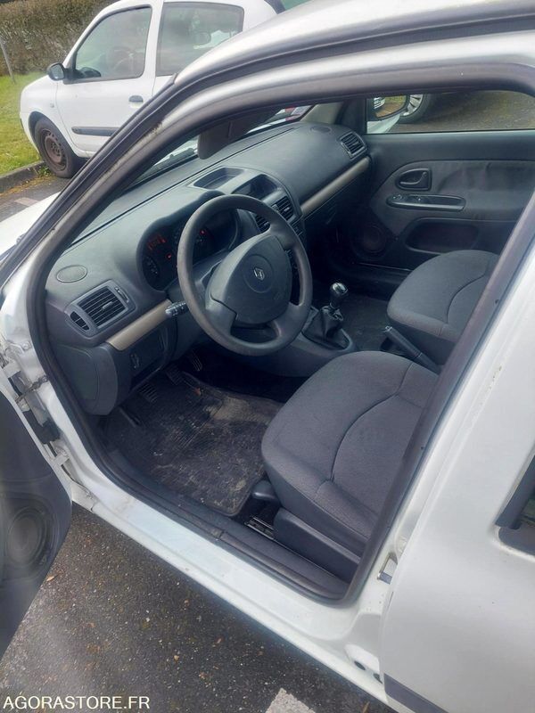 RENAULT CLIO 2 - Coche: foto 5 RENAULT CLIO 2 - Coche: foto 5
