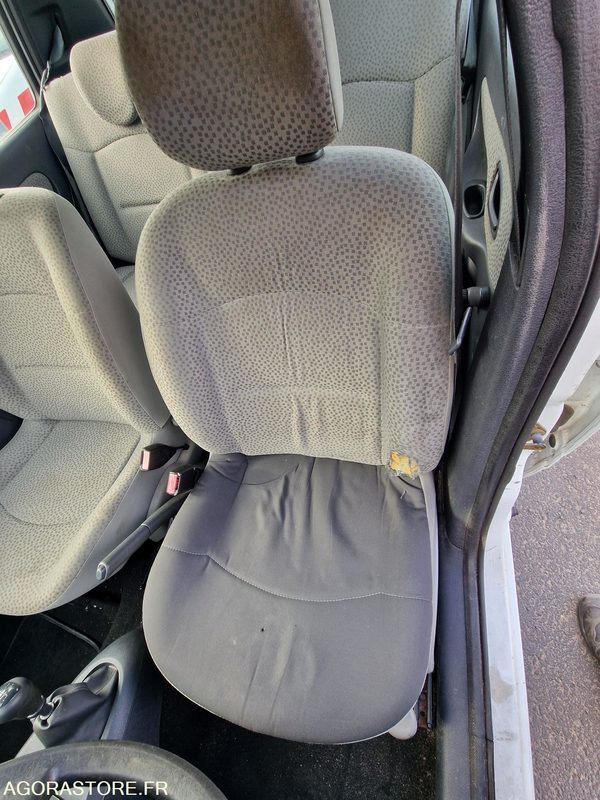 Coche RENAULT CLIO 2 - LOT N°2: foto 13 Coche RENAULT CLIO 2 - LOT N°2: foto 13