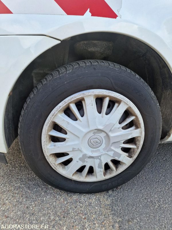 Coche RENAULT CLIO 2 - LOT N°2: foto 9 Coche RENAULT CLIO 2 - LOT N°2: foto 9