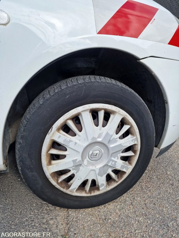 Coche RENAULT CLIO 2 - LOT N°2: foto 6 Coche RENAULT CLIO 2 - LOT N°2: foto 6