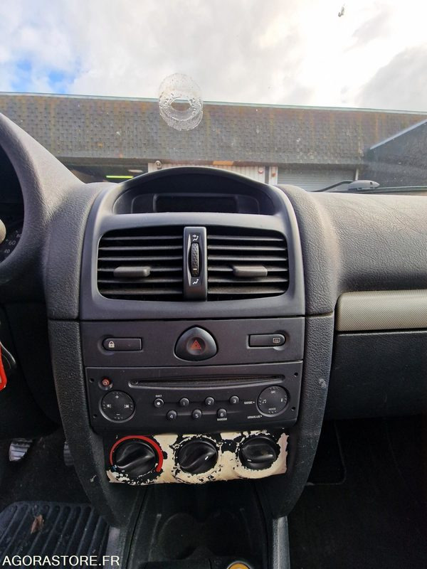 Coche RENAULT CLIO 2 - LOT N°2: foto 17 Coche RENAULT CLIO 2 - LOT N°2: foto 17