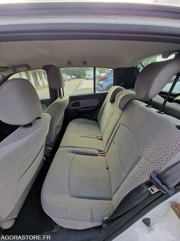 Coche RENAULT CLIO 2 - LOT N°2: foto 10 Coche RENAULT CLIO 2 - LOT N°2: foto 10