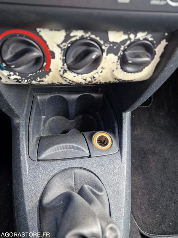 Coche RENAULT CLIO 2 - LOT N°2: foto 19 Coche RENAULT CLIO 2 - LOT N°2: foto 19