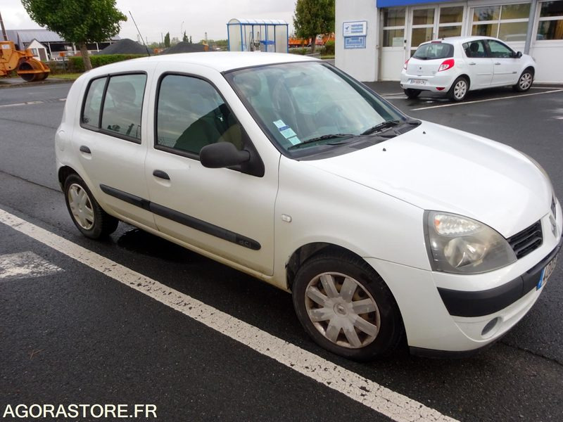 RENAULT CLIO - 2005 - 169150KM - Coche: foto 4 RENAULT CLIO - 2005 - 169150KM - Coche: foto 4