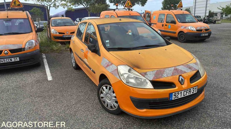 RENAULT CLIO - 2008 - 165927 KM - Coche: foto 2 RENAULT CLIO - 2008 - 165927 KM - Coche: foto 2