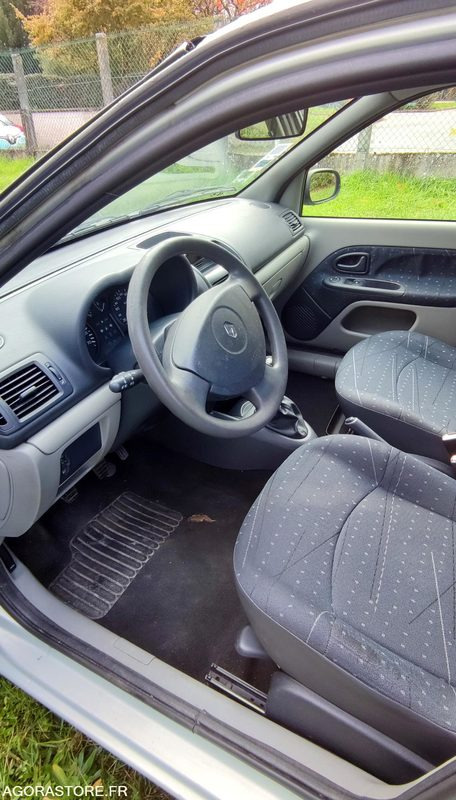 RENAULT CLIO II - Coche: foto 5 RENAULT CLIO II - Coche: foto 5