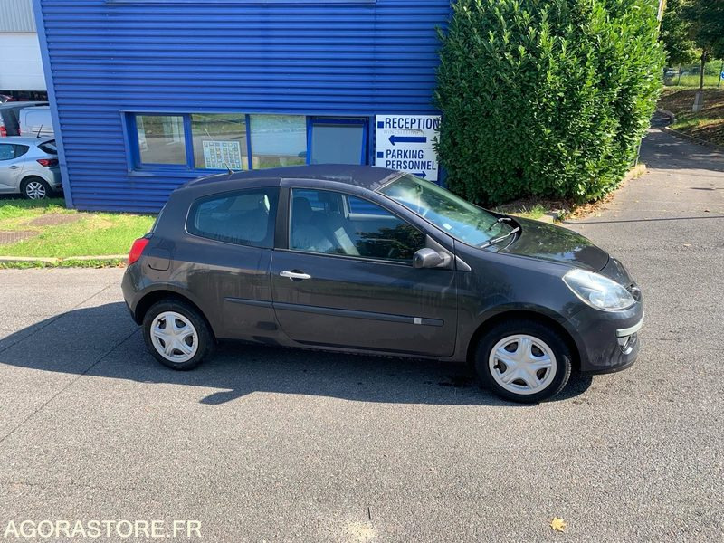 RENAULT CLIO III 16V 2006 238000 KM - Coche: foto 2 RENAULT CLIO III 16V 2006 238000 KM - Coche: foto 2