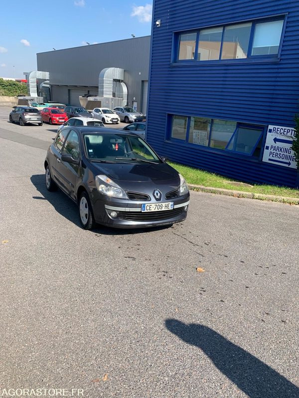 RENAULT CLIO III 16V 2006 238000 KM - Coche: foto 1 RENAULT CLIO III 16V 2006 238000 KM - Coche: foto 1