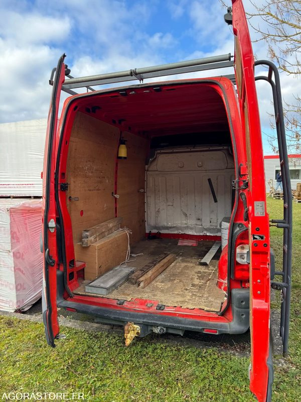 RENAULT MASTER AC 293 SY (233787 km) - Furgón: foto 4 RENAULT MASTER AC 293 SY (233787 km) - Furgón: foto 4