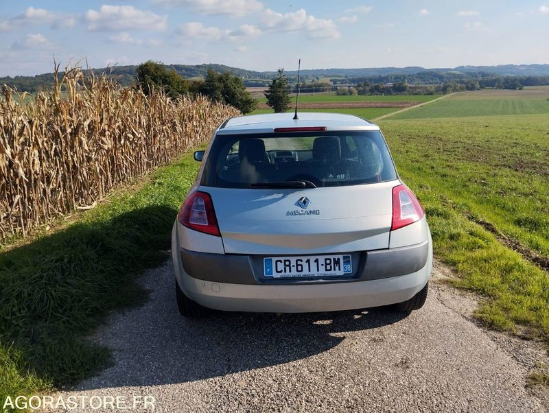 RENAULT MEGANE - 149000 KILOMETRES - ESSENCE - VÉHICULE 5 PLACES - ANNEE 2004 - Coche: foto 5 RENAULT MEGANE - 149000 KILOMETRES - ESSENCE - VÉHICULE 5 PLACES - ANNEE 2004 - Coche: foto 5