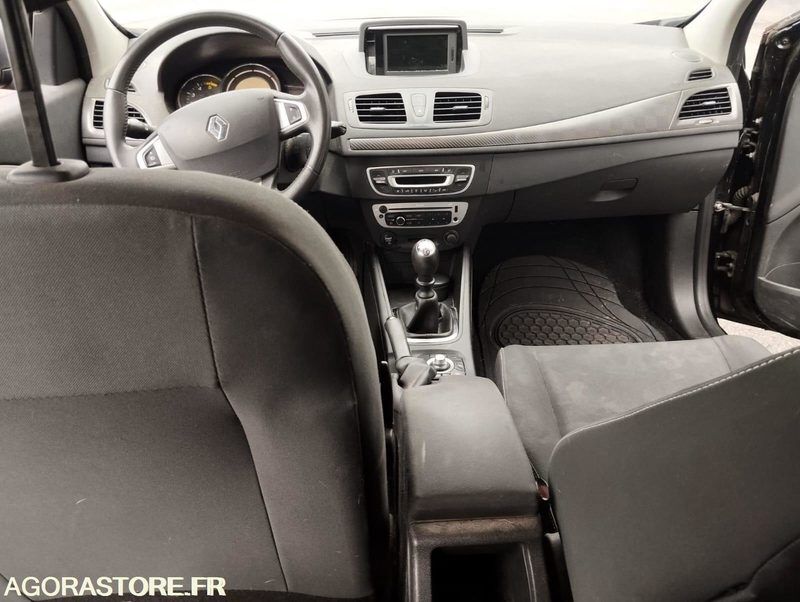 RENAULT- Megane 3 Tomtom Estate 1.5 DCI 110 - année 2012 - 226000 kms - DIESEL - Coche familiar: foto 5 RENAULT- Megane 3 Tomtom Estate 1.5 DCI 110 - année 2012 - 226000 kms - DIESEL - Coche familiar: foto 5