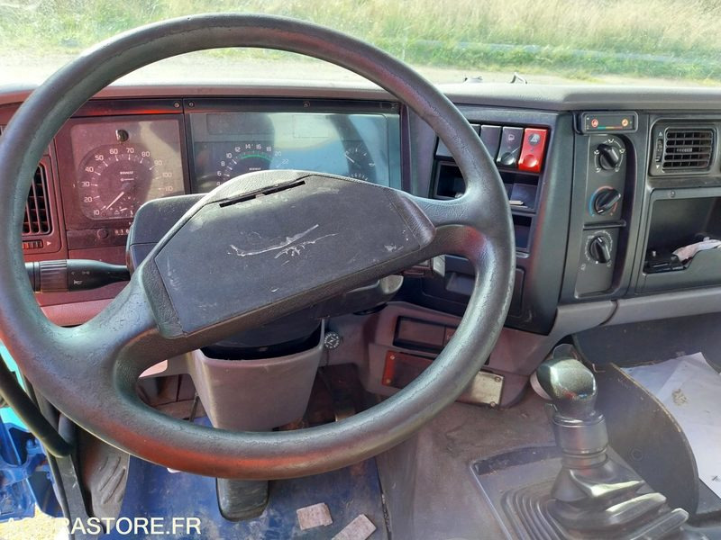 RENAULT PREMIUM 300-19 / 2001 / 816 010 km - Chasis camión: foto 4 RENAULT PREMIUM 300-19 / 2001 / 816 010 km - Chasis camión: foto 4