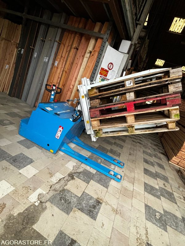 RETOURNEUR DE PALETTES autonome transpalette - Herramienta/ Equipo: foto 1 RETOURNEUR DE PALETTES autonome transpalette - Herramienta/ Equipo: foto 1