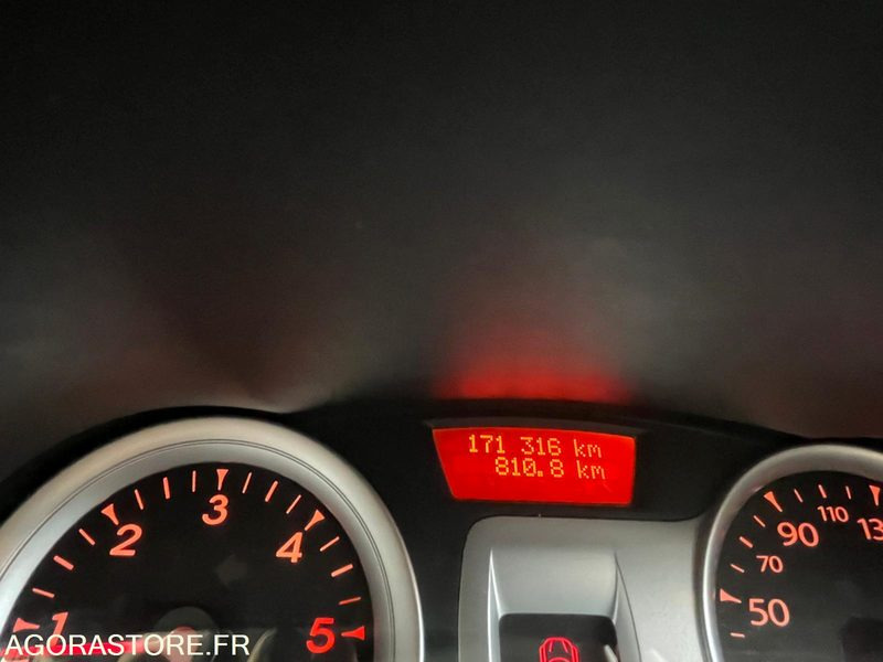 Coche Renault Clio - 2012 - 172000kms: foto 11