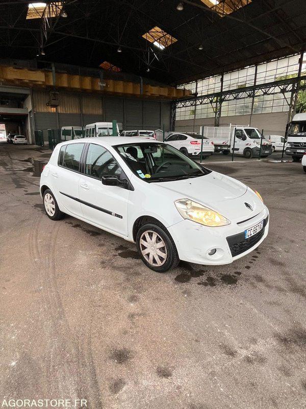 Coche Renault Clio - 2012 - 172000kms: foto 6