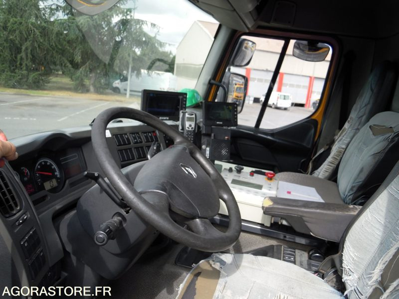 Renault Premium 380 6x2 DXI 11 équipé d'une benne SEMAT OM Série 14000 - Camión de basura: foto 3 Renault Premium 380 6x2 DXI 11 équipé d'une benne SEMAT OM Série 14000 - Camión de basura: foto 3