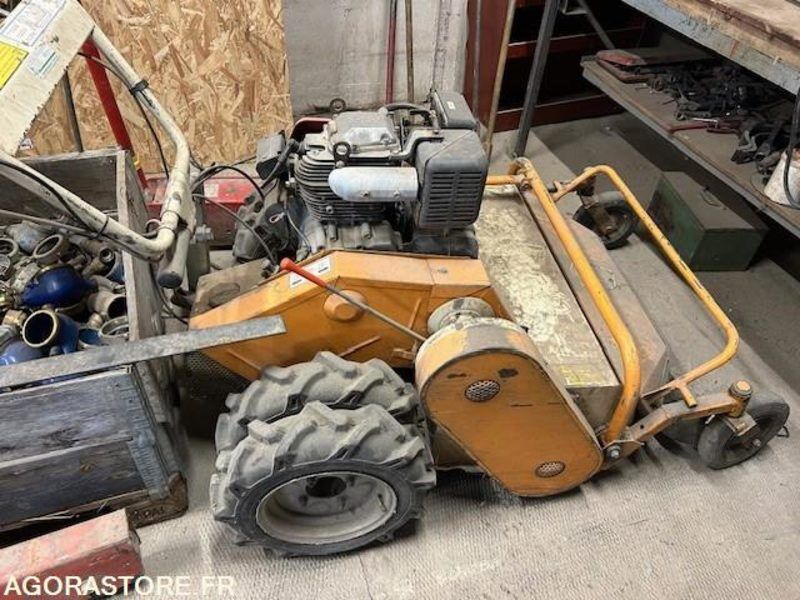 Tondobroyeuse - Maquinaria de jardinería: foto 2 Tondobroyeuse - Maquinaria de jardinería: foto 2