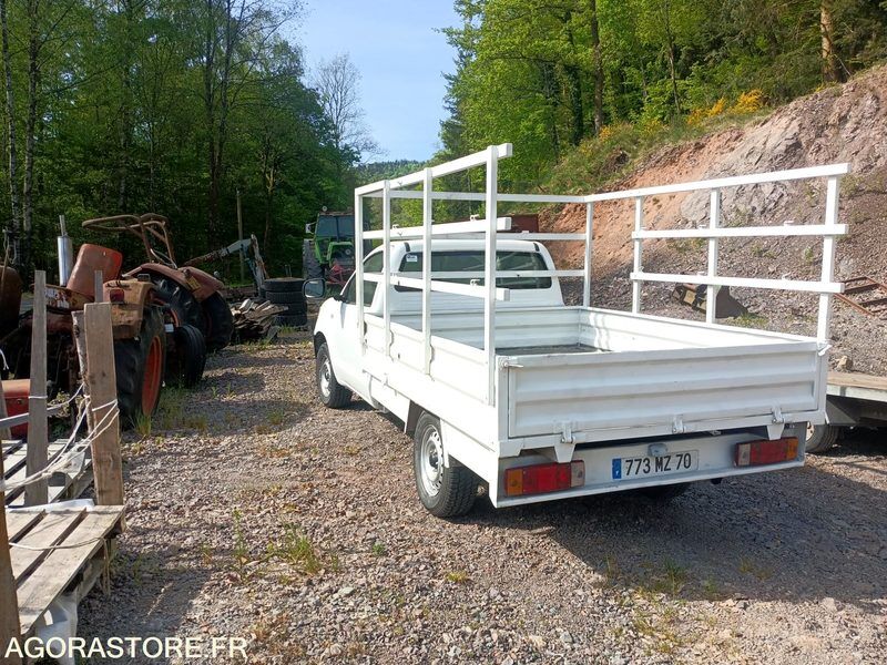 Toyota Hilux Plateau - 213000 km - Diesel - Pick-up: foto 4 Toyota Hilux Plateau - 213000 km - Diesel - Pick-up: foto 4