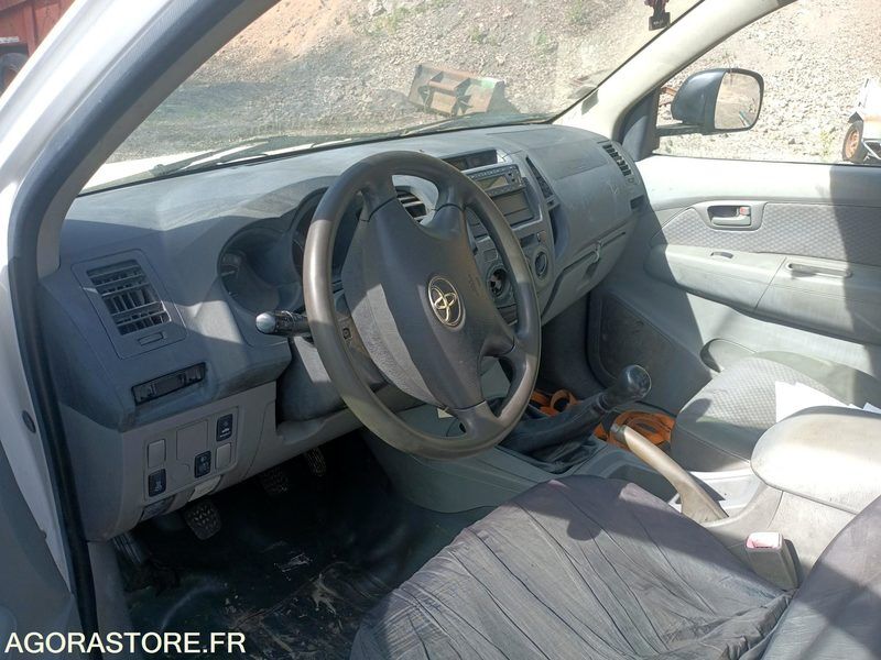 Toyota Hilux Plateau - 213000 km - Diesel - Pick-up: foto 5 Toyota Hilux Plateau - 213000 km - Diesel - Pick-up: foto 5