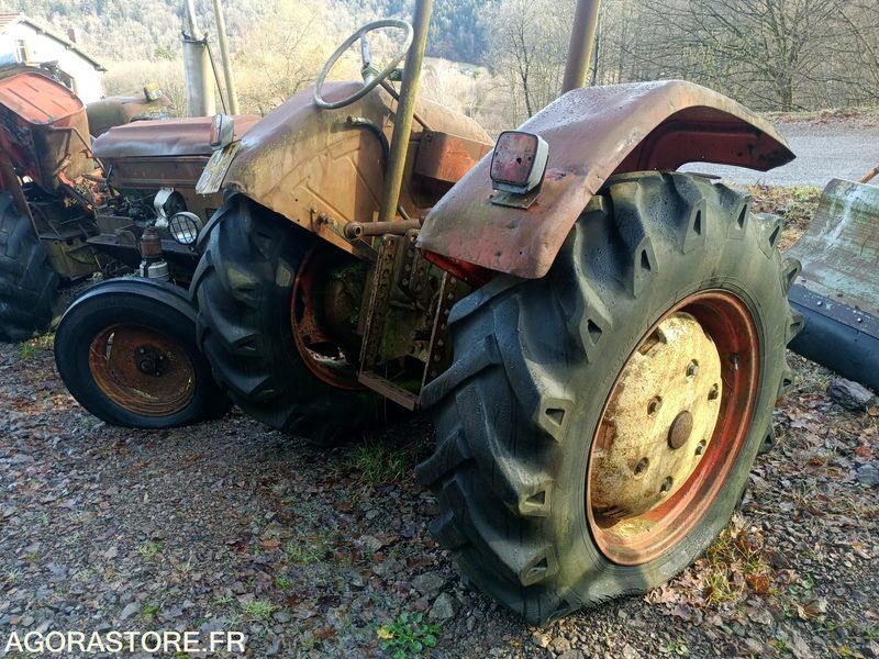 Tracteurs Zetor 55cv - Diesel - Pour Pièces - Tractor: foto 1 Tracteurs Zetor 55cv - Diesel - Pour Pièces - Tractor: foto 1