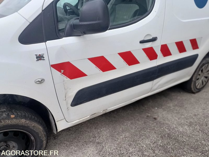 VU FOURGONNETTE CITROEN BERLINGO DANGEL 4X4 (BV changée avec embrayage) - Furgoneta pequeña: foto 4 VU FOURGONNETTE CITROEN BERLINGO DANGEL 4X4 (BV changée avec embrayage) - Furgoneta pequeña: foto 4