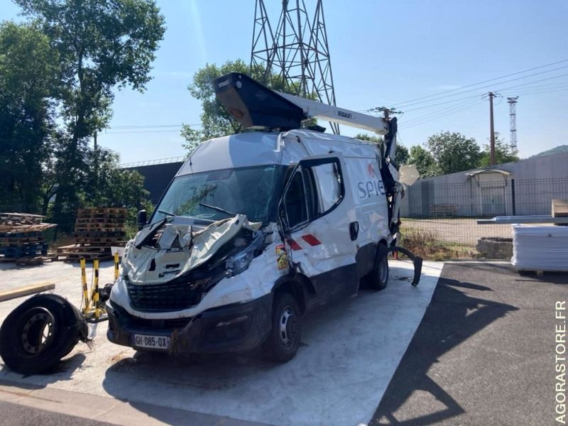 IVECO DAILY 50C18 NACELLE VERSALIFT - Vehículo comercial ligero: foto 2 IVECO DAILY 50C18 NACELLE VERSALIFT - Vehículo comercial ligero: foto 2