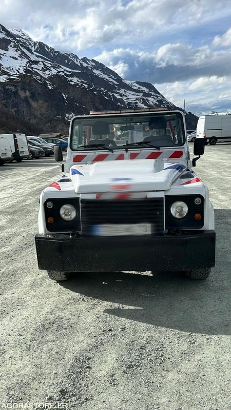 LAND ROVER DEFENDER Pick-up 2.4 Td4 4x4 122cv - Vehículo comercial ligero: foto 2 LAND ROVER DEFENDER Pick-up 2.4 Td4 4x4 122cv - Vehículo comercial ligero: foto 2