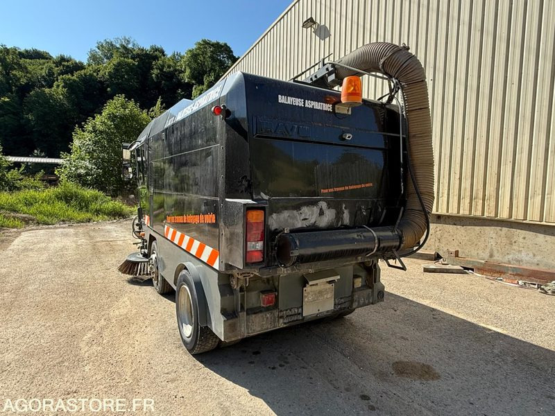 Balayeuse aspiratrice MATHIEUX C 560-2003-6077 Heures - Barredora vial: foto 3 Balayeuse aspiratrice MATHIEUX C 560-2003-6077 Heures - Barredora vial: foto 3