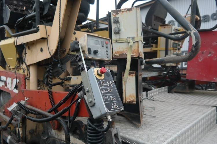 Dynapack F121 4WD - Pavimentadora de asfalto: foto 4 Dynapack F121 4WD - Pavimentadora de asfalto: foto 4