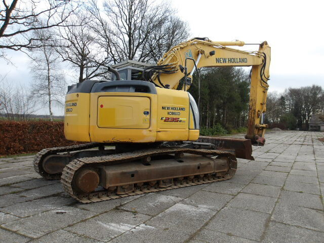 New Holland E235 - Excavadora de cadenas: foto 2 New Holland E235 - Excavadora de cadenas: foto 2