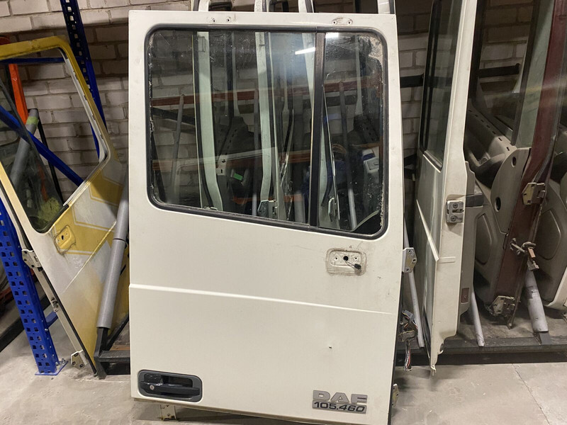 DAF RH - Puerta y piezas para Camión: foto 1 DAF RH - Puerta y piezas para Camión: foto 1