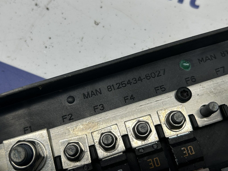 MAN fuse box - Sistema eléctrico para Camión: foto 4 MAN fuse box - Sistema eléctrico para Camión: foto 4
