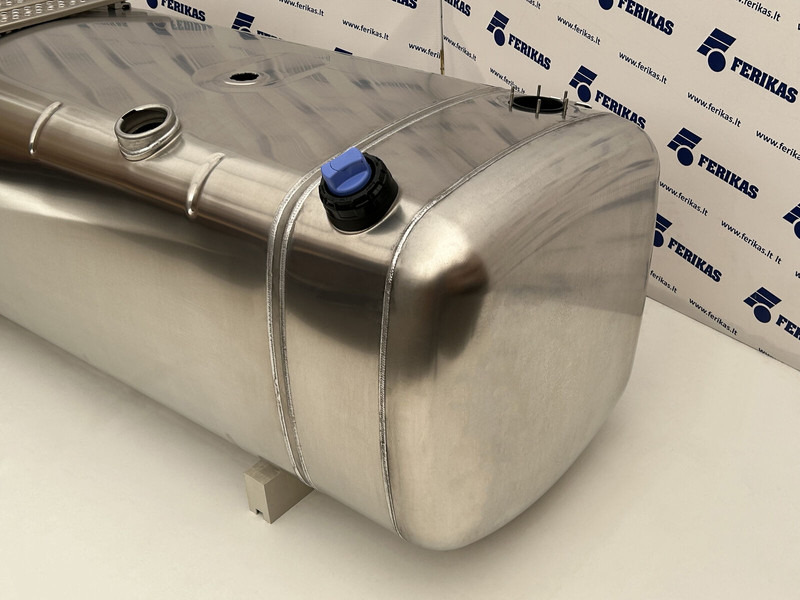 Mercedes-Benz Fuel tank 820L + 90L AdBlue - Depósito de combustible para Camión: foto 4 Mercedes-Benz Fuel tank 820L + 90L AdBlue - Depósito de combustible para Camión: foto 4