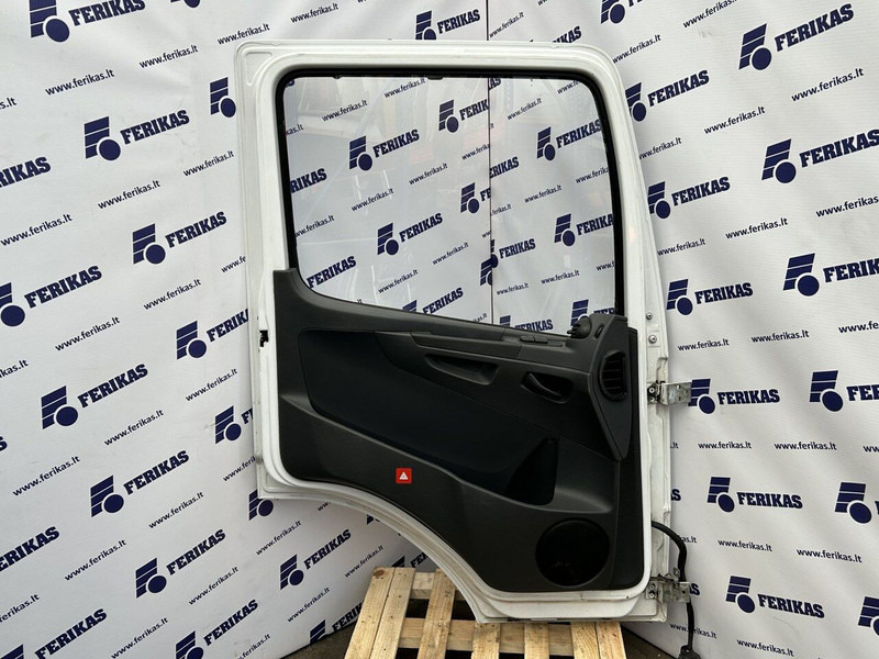 Mercedes-Benz left side doors - Puerta y piezas para Camión: foto 4 Mercedes-Benz left side doors - Puerta y piezas para Camión: foto 4