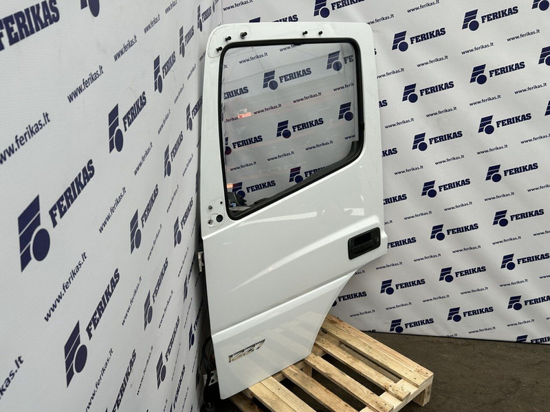 Mercedes-Benz left side doors - Puerta y piezas para Camión: foto 2 Mercedes-Benz left side doors - Puerta y piezas para Camión: foto 2