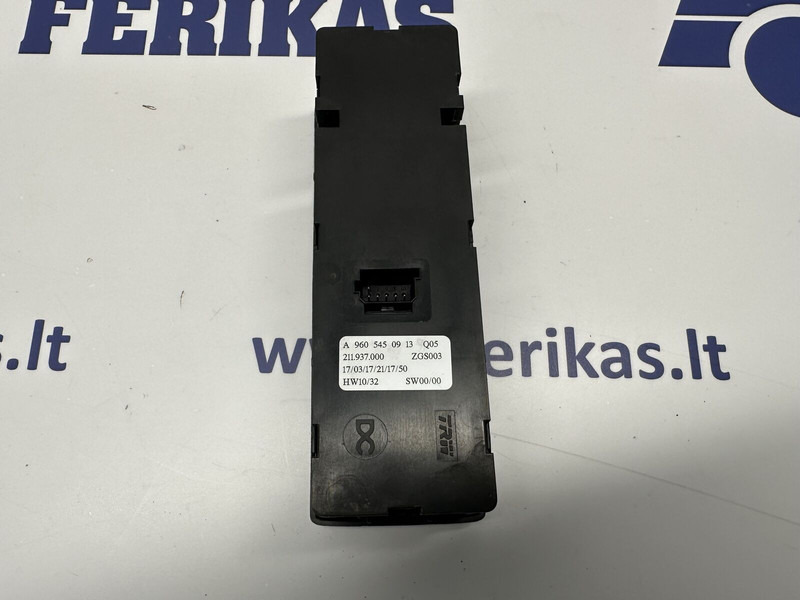 Mercedes-Benz passenger door, window control - Salpicadero para Camión: foto 2 Mercedes-Benz passenger door, window control - Salpicadero para Camión: foto 2