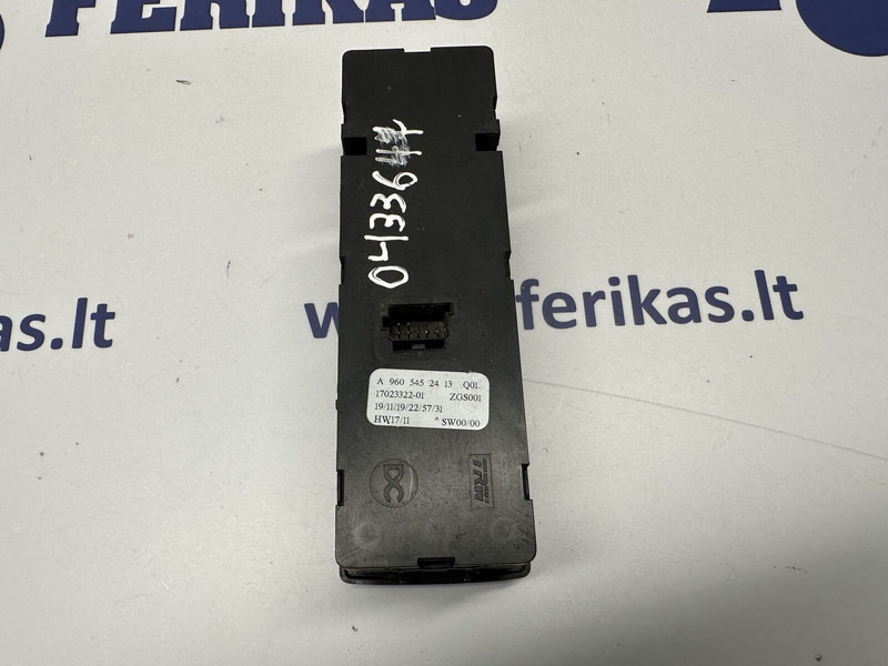 Mercedes-Benz passenger door, window control - Salpicadero para Camión: foto 2 Mercedes-Benz passenger door, window control - Salpicadero para Camión: foto 2