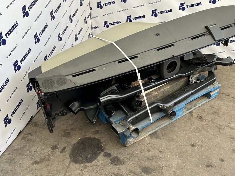 Volvo FH - Salpicadero para Camión: foto 5 Volvo FH - Salpicadero para Camión: foto 5