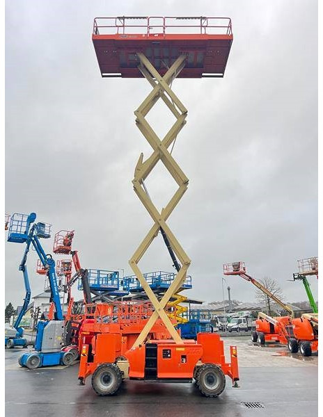 Plataforma de tijeras JLG 4394 RT diesel 4x4 15m (1747): foto 13 Plataforma de tijeras JLG 4394 RT diesel 4x4 15m (1747): foto 13