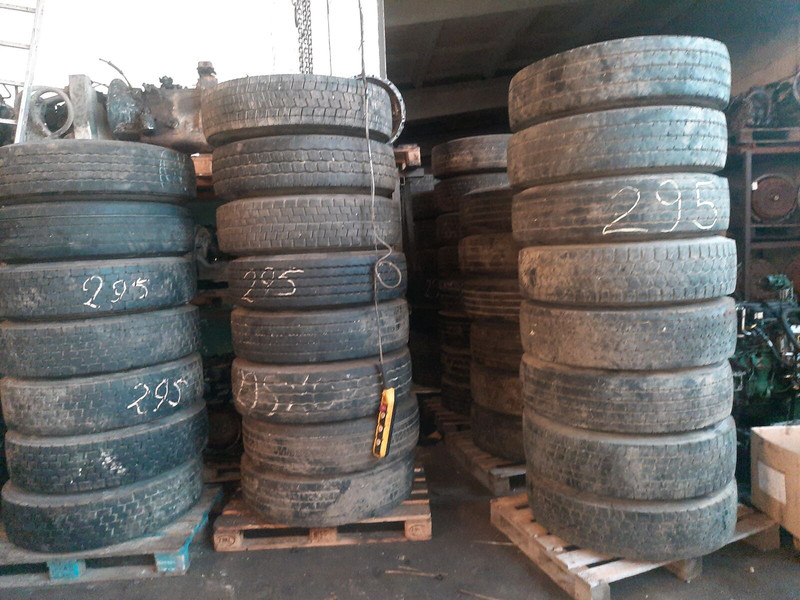 Michelin 295*80R22.5 255*70 \ 275*70* 265\70R19.5 - Neumático para Camión: foto 2 Michelin 295*80R22.5 255*70 \ 275*70* 265\70R19.5 - Neumático para Camión: foto 2