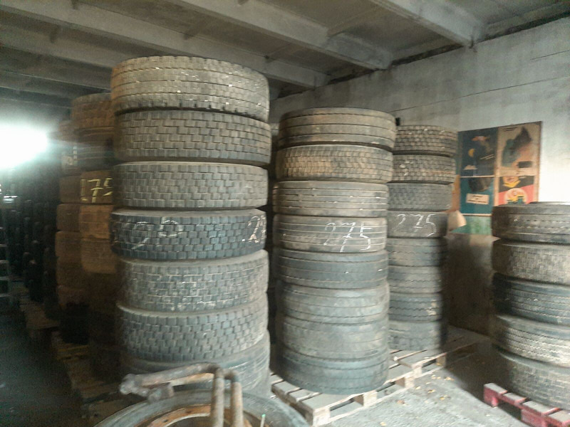 Michelin 295*80R22.5 255*70 \ 275*70* 265\70R19.5 - Neumático para Camión: foto 1 Michelin 295*80R22.5 255*70 \ 275*70* 265\70R19.5 - Neumático para Camión: foto 1
