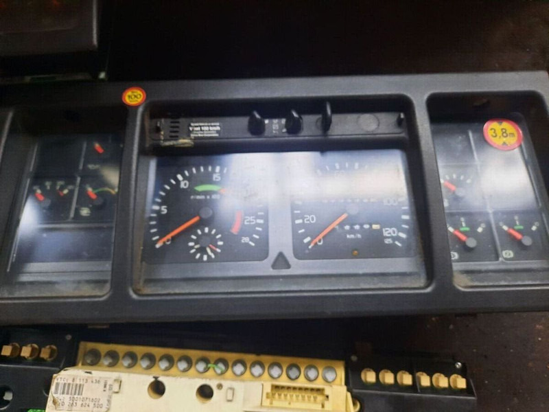 Volvo 70361832-1 . 70361831. 70329201-2 .22205475-P03. 70392912-P01/ - Salpicadero: foto 4 Volvo 70361832-1 . 70361831. 70329201-2 .22205475-P03. 70392912-P01/ - Salpicadero: foto 4