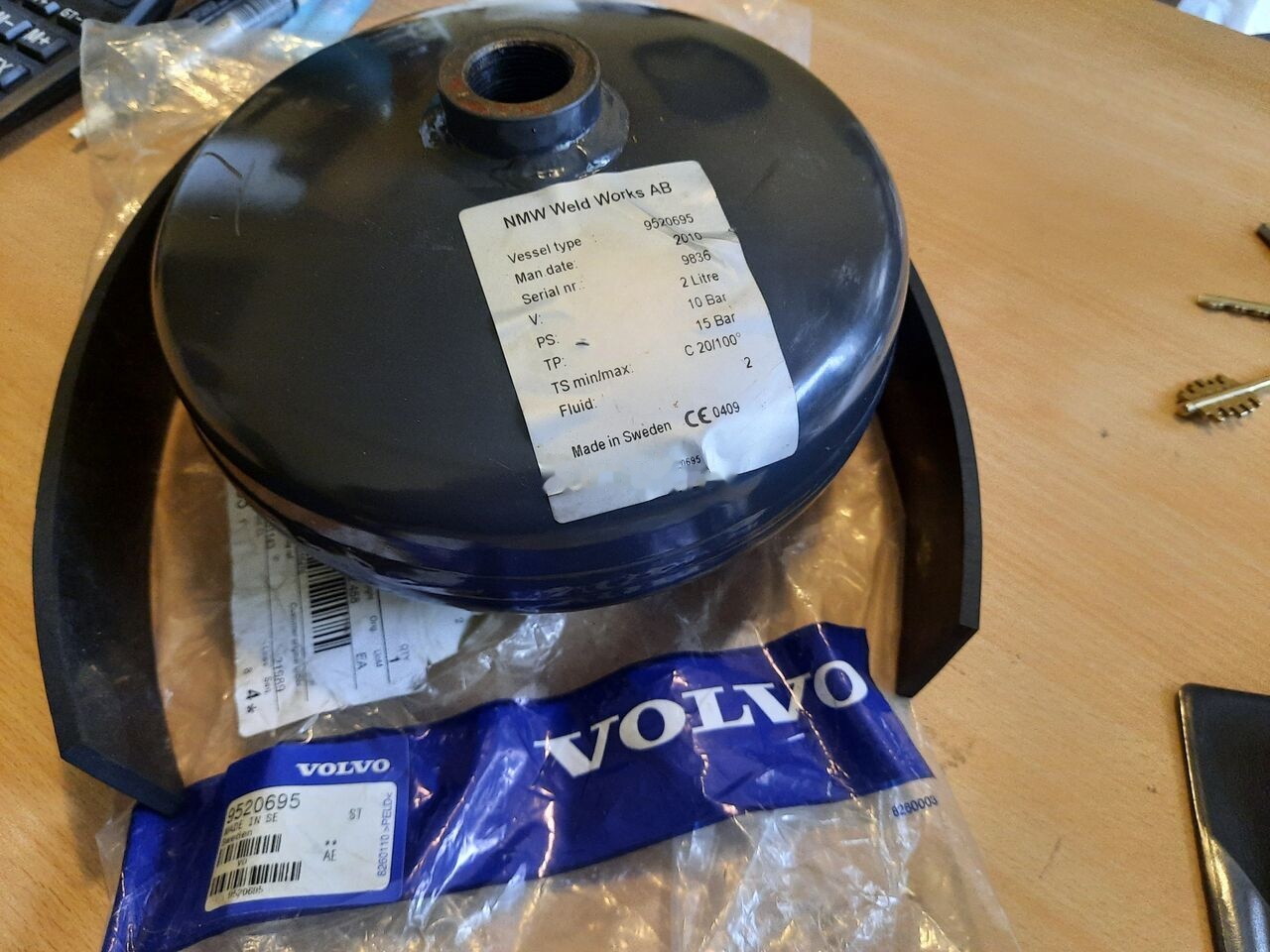 Volvo, AIR TANK Volvo 9520695 Volvo B10 - Hidráulica para Autobús: foto 1 Volvo, AIR TANK Volvo 9520695 Volvo B10 - Hidráulica para Autobús: foto 1